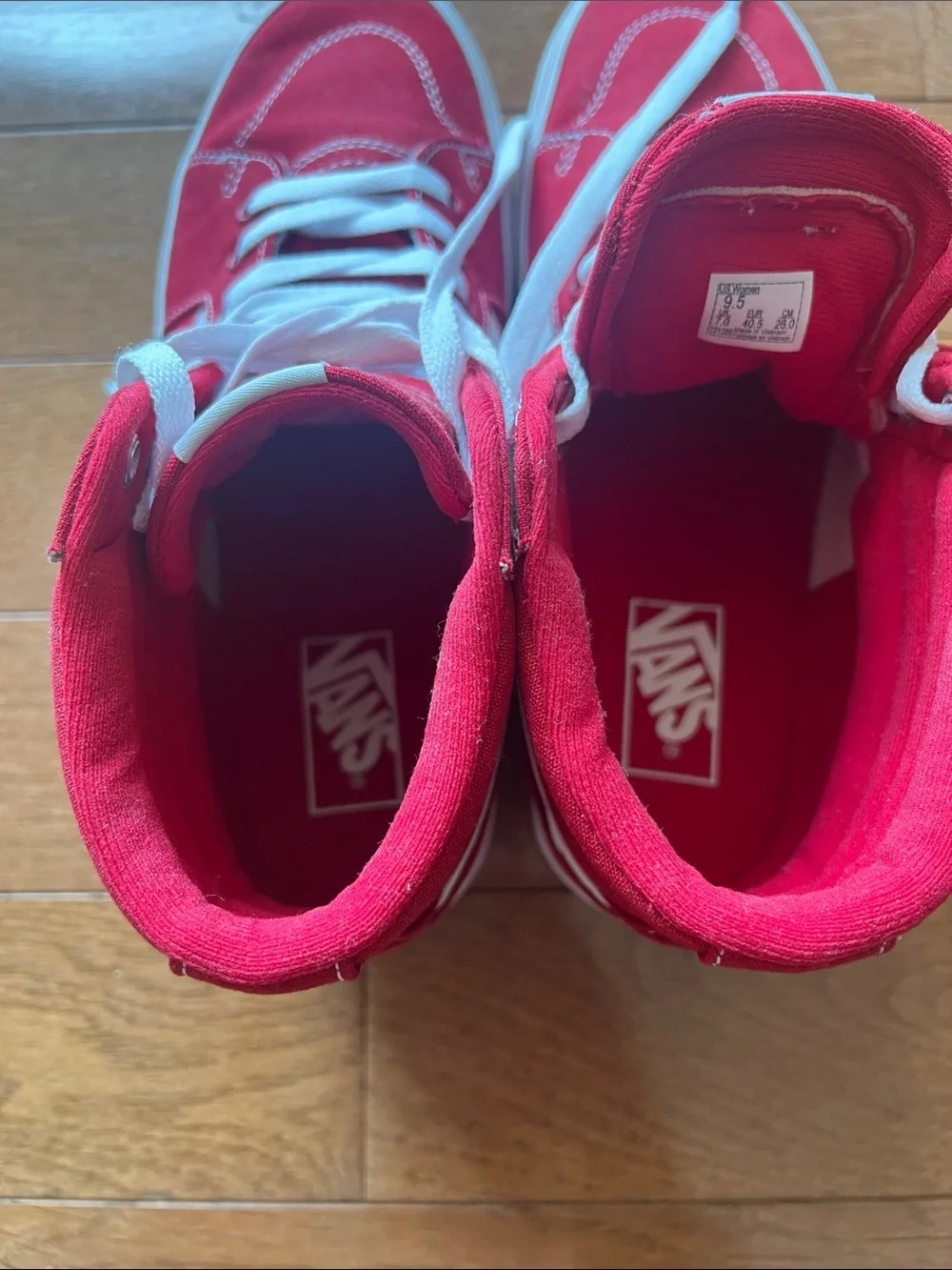 ❤️Vans Women’s Sk8-Hi Platform Sneakers in Red and White-9.5-NWOT❤️